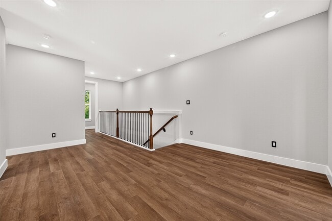 Building Photo - 703 Carol Lynn Dr
