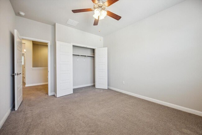 Building Photo - 13800 Lyndhurst St