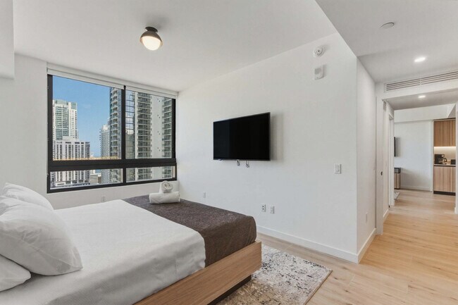 Building Photo - 225 N Miami Ave