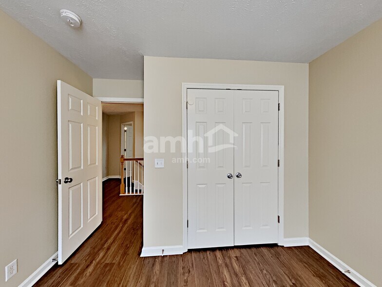 Building Photo - 7409 Campton Rd
