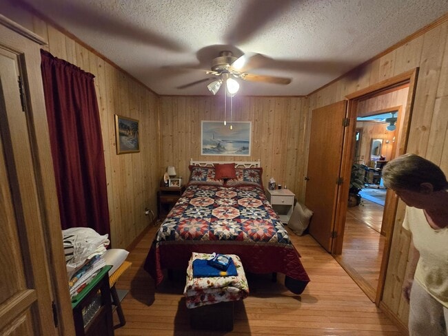 Building Photo - Cozy Home
