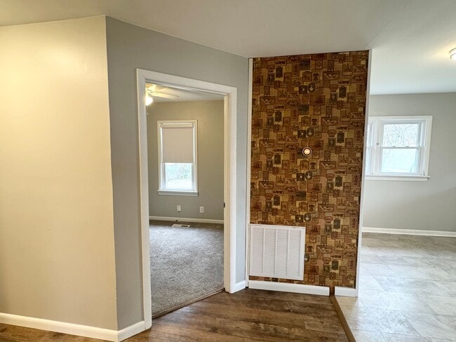 Building Photo - *Walking Distance to the Neighborhood Walmart*