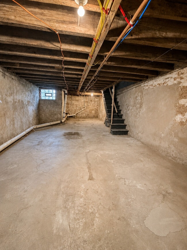 Building Photo - 5024 Parrish St