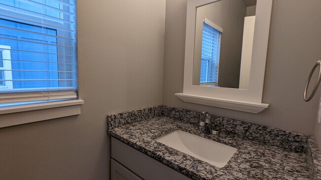 Building Photo - Post Falls Crown Pointe Home