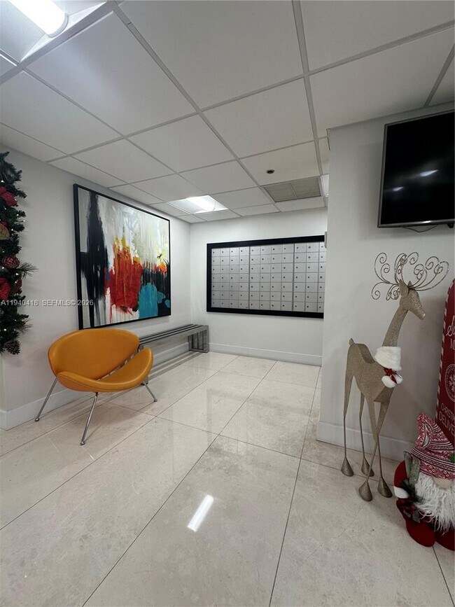 Building Photo - 919 Hillcrest Dr