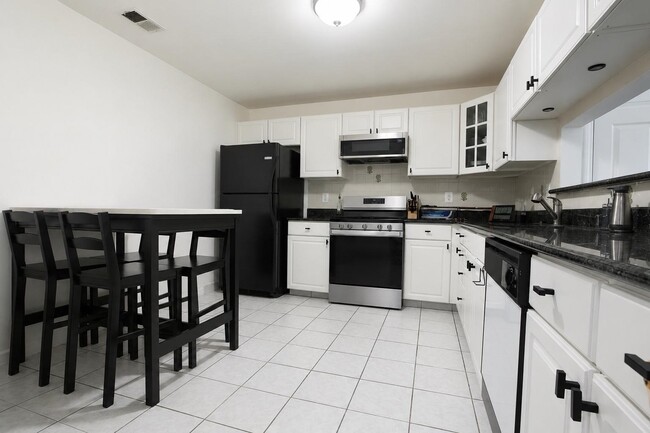 Building Photo - 8 Droyers Pointe Blvd