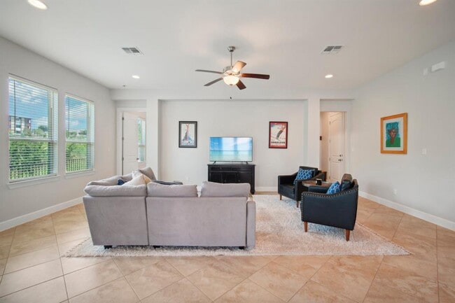 Building Photo - 134 Summer Square Dr