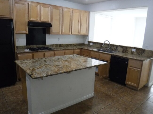 Building Photo - 2 STORY 5 BEDROOM HOME WITH BONUS ROOM UPSTAIRS, GRANITE KITCHEN COUNTERTOPS