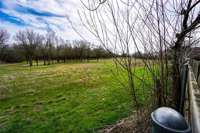 Building Photo - 714 Lavaca Loop