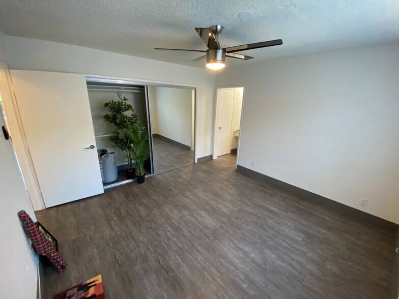 Building Photo - 3611 Mentone Ave