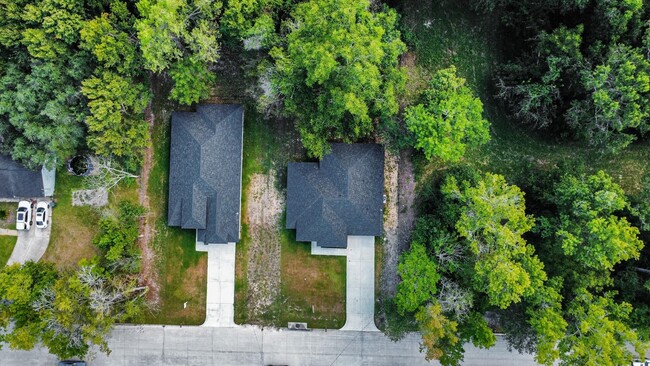 Building Photo - 517 Lovers Ln