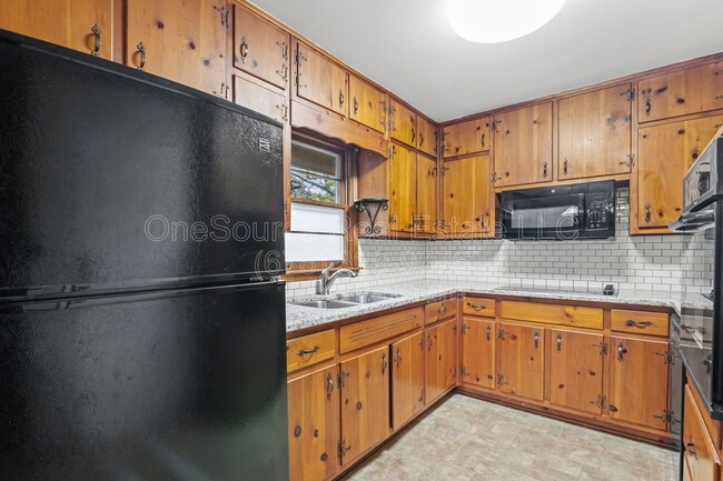 Building Photo - 1024 Hambrick Rd