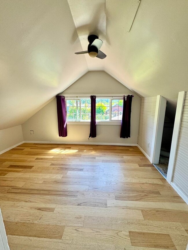 Building Photo - Beautiful 4+ Bed, 3 Bath Crafstman Home with Fenced Yard near St. Johns