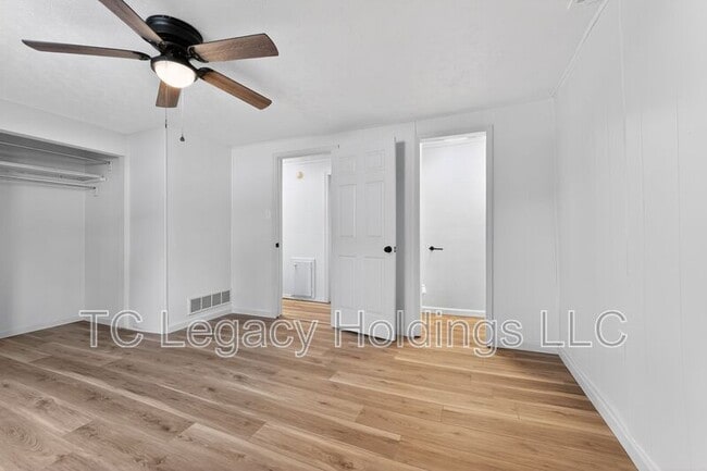 Building Photo - 218 George St