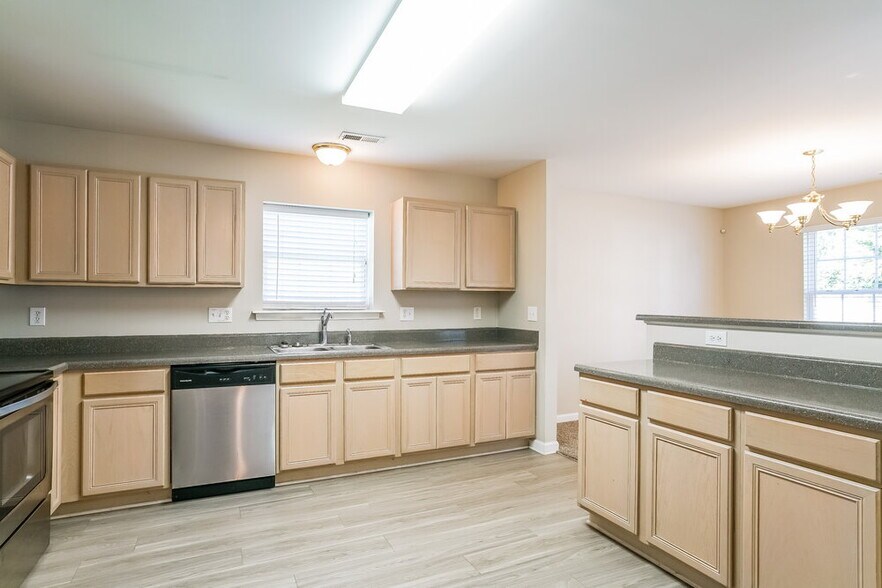 Building Photo - 5405 Kissimmee Ln
