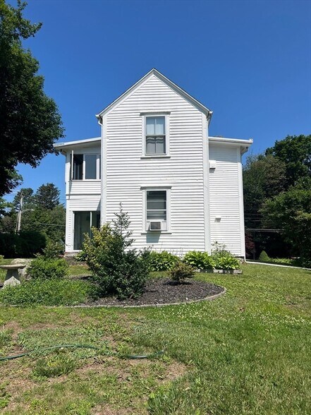 Building Photo - 123 Elm St