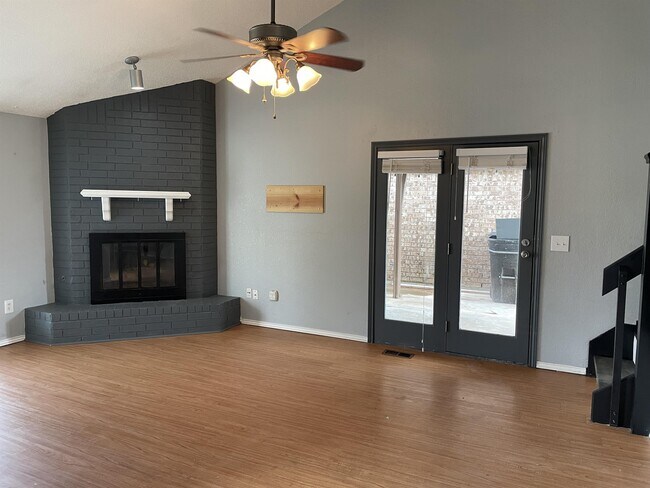 Building Photo - 2134 Lonnie Ln