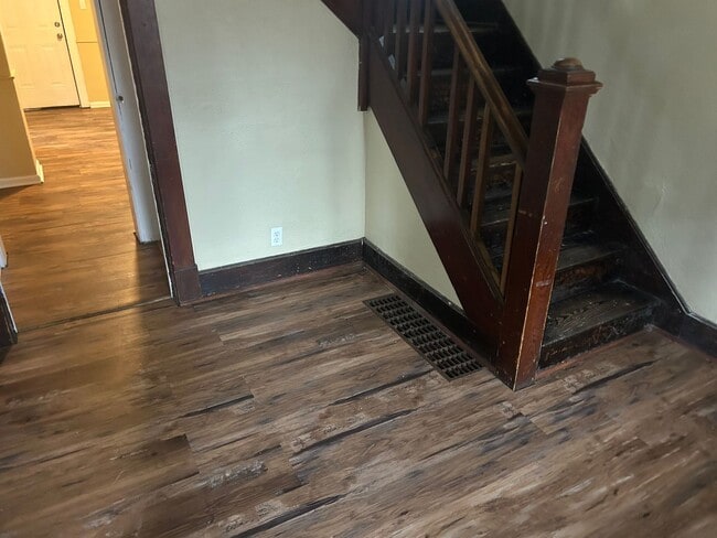 Building Photo - 3 Bedroom House