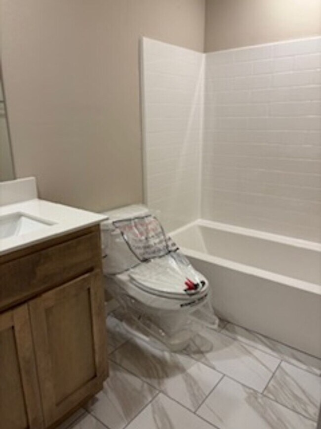 Building Photo - FIRST MONTH FREE - Beautiful New Home!