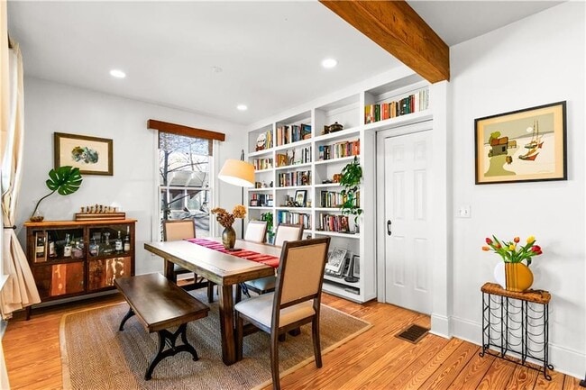 Building Photo - 565 Harold Ave NE