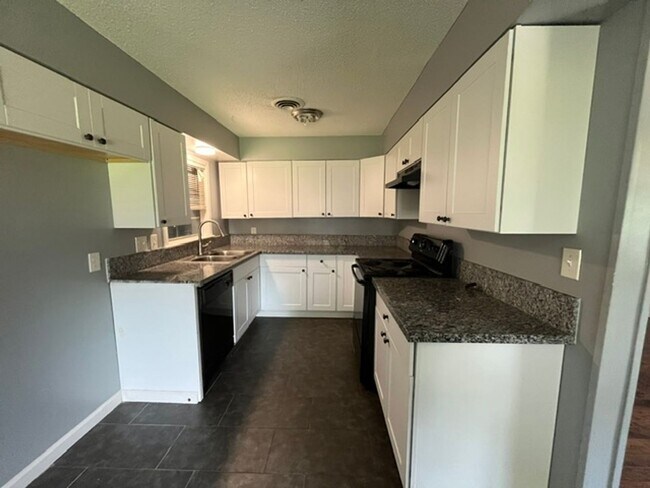 Building Photo - Renovated 3 Bedroom 1.5 Bath Home for Rent!!
