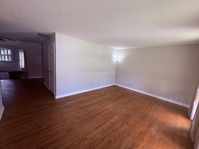 Building Photo - 406 Forest Grove Ave
