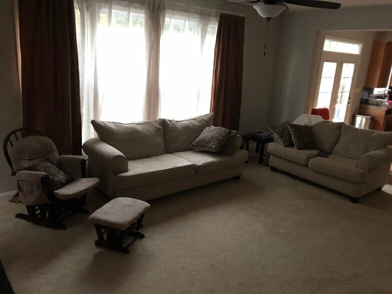 Living Room - 2034 Wilburn Park Ln NW