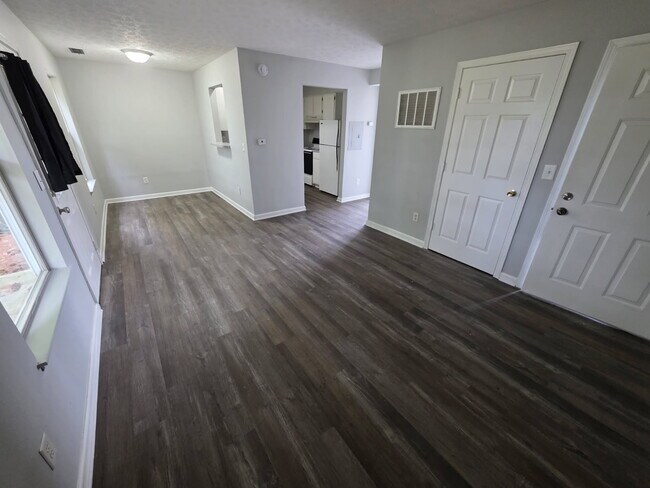 Building Photo - 41 Pine Dr
