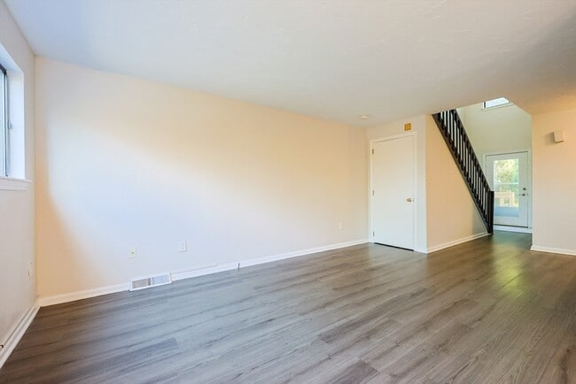 Building Photo - 63 Trailside Way