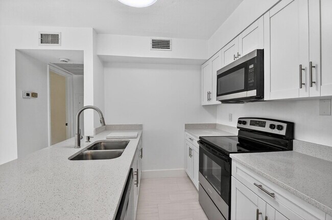 Building Photo - 7262 Golf Colony Ct