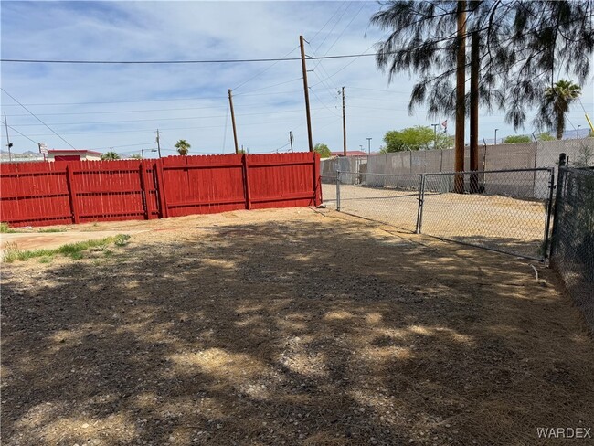 Building Photo - 615 Mead Ln