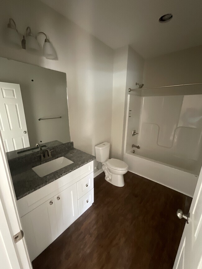 Building Photo - 1015 W C St