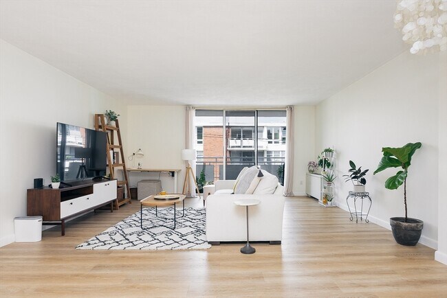 Building Photo - 41 Park St