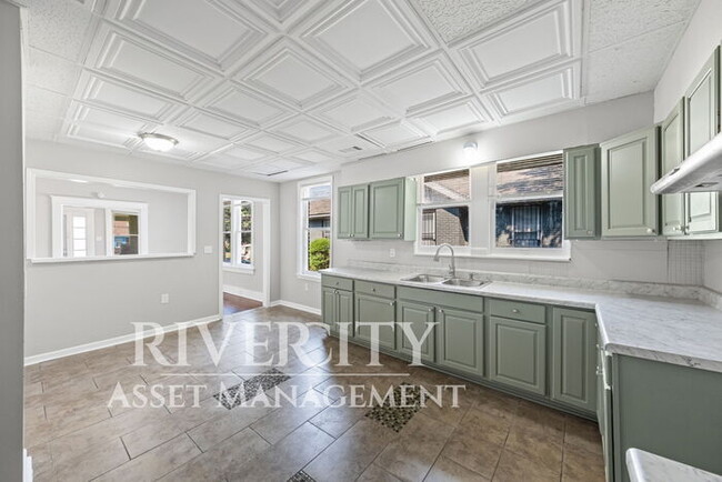 Building Photo - Step into a piece of Memphis history with this stunning, newly renovated home!!! Section 8 Welcom...