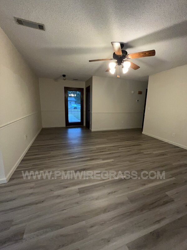 Building Photo - 214 Brookside Ln