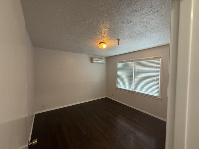 Building Photo - Cute 1 Bedroom 1 Bath in Midtown!