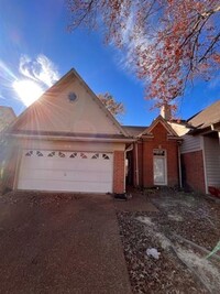 Building Photo - Charming 2-Bedroom Home in Memphis-Comfort...