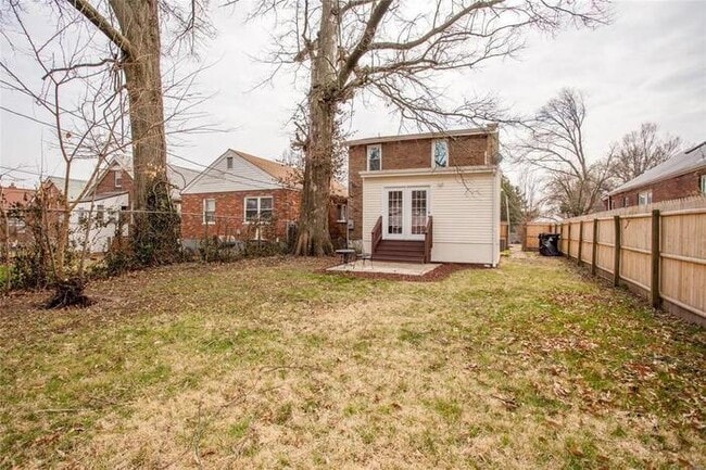 Building Photo - Fantastic 3bd/2ba home! Coming soon!