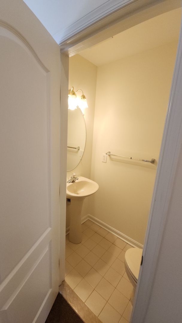 Building Photo - Spacious, Large, Luxury 3 Bedroom End - Unit Townhouse in Hockessin, Delaware