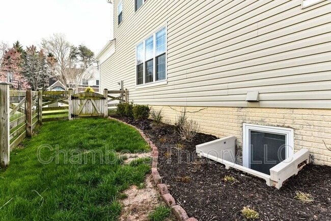 Building Photo - 46814 Snow Hill Way