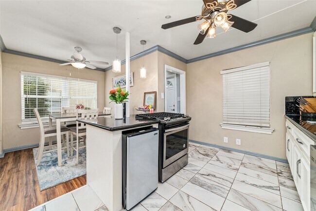 Building Photo - 1604 W Alabama St