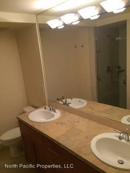 Building Photo - Modern 2 Bedroom Queen Anne Condo