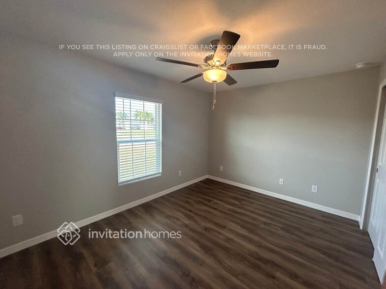 Building Photo - 711 NE 1st Ave