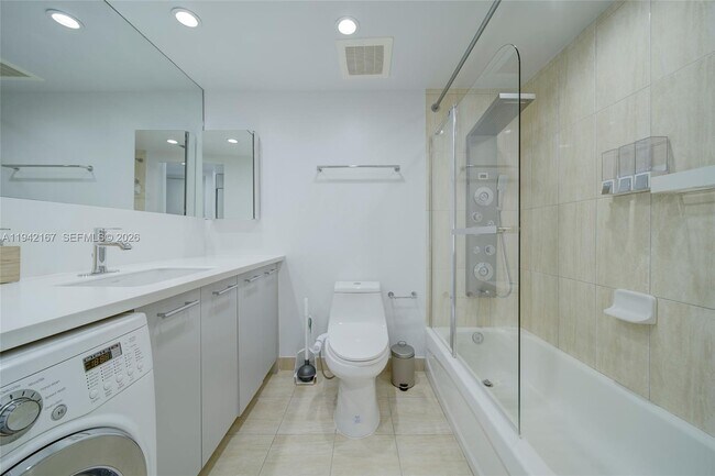 Building Photo - 1750 N Bayshore Dr