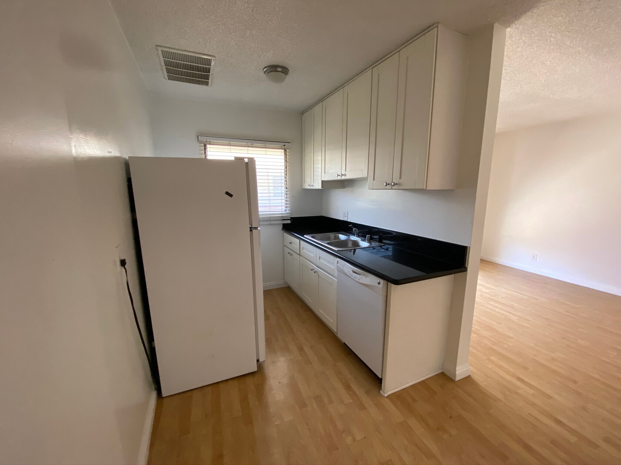 Kitchen - 940 S Venice Blvd