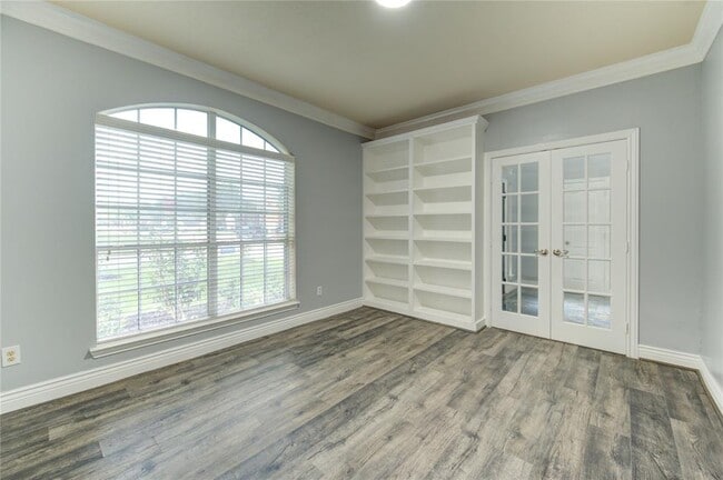 Building Photo - 5002 Laura Lee Ln
