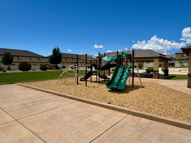 Building Photo - Blackhawk Townhome in Santa Clara