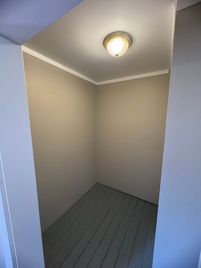 Building Photo - 4 bedroom home in the East Village of Dave...