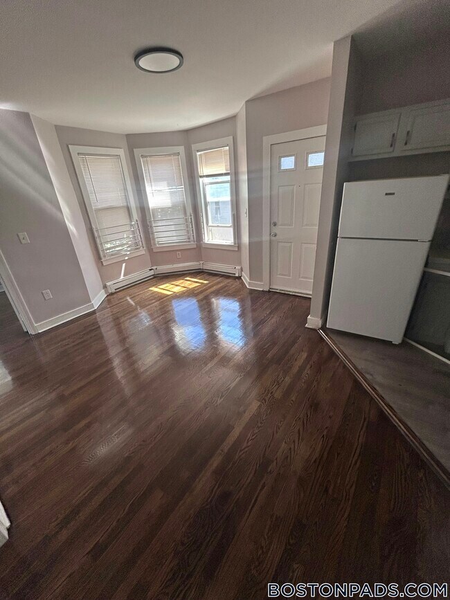 Building Photo - 95 Willowwood St