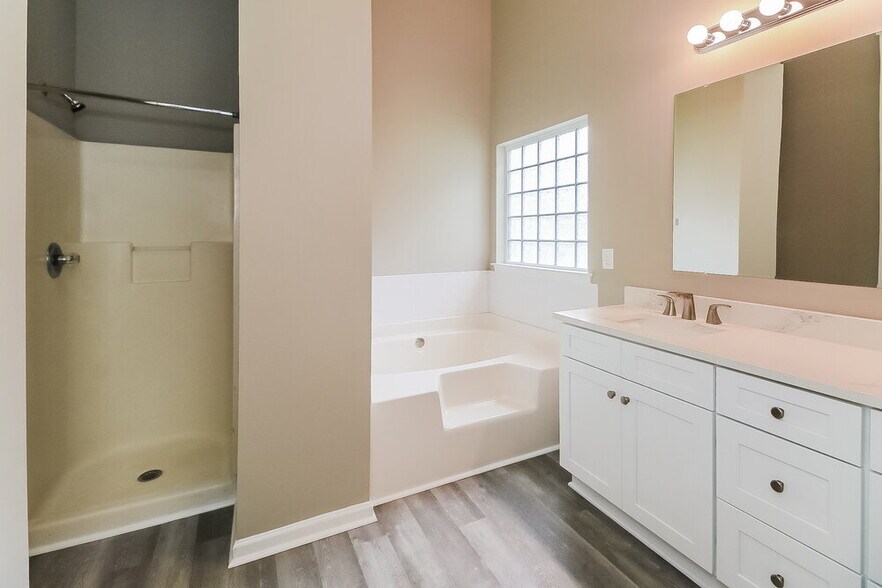 Building Photo - 206 Nadia Ct